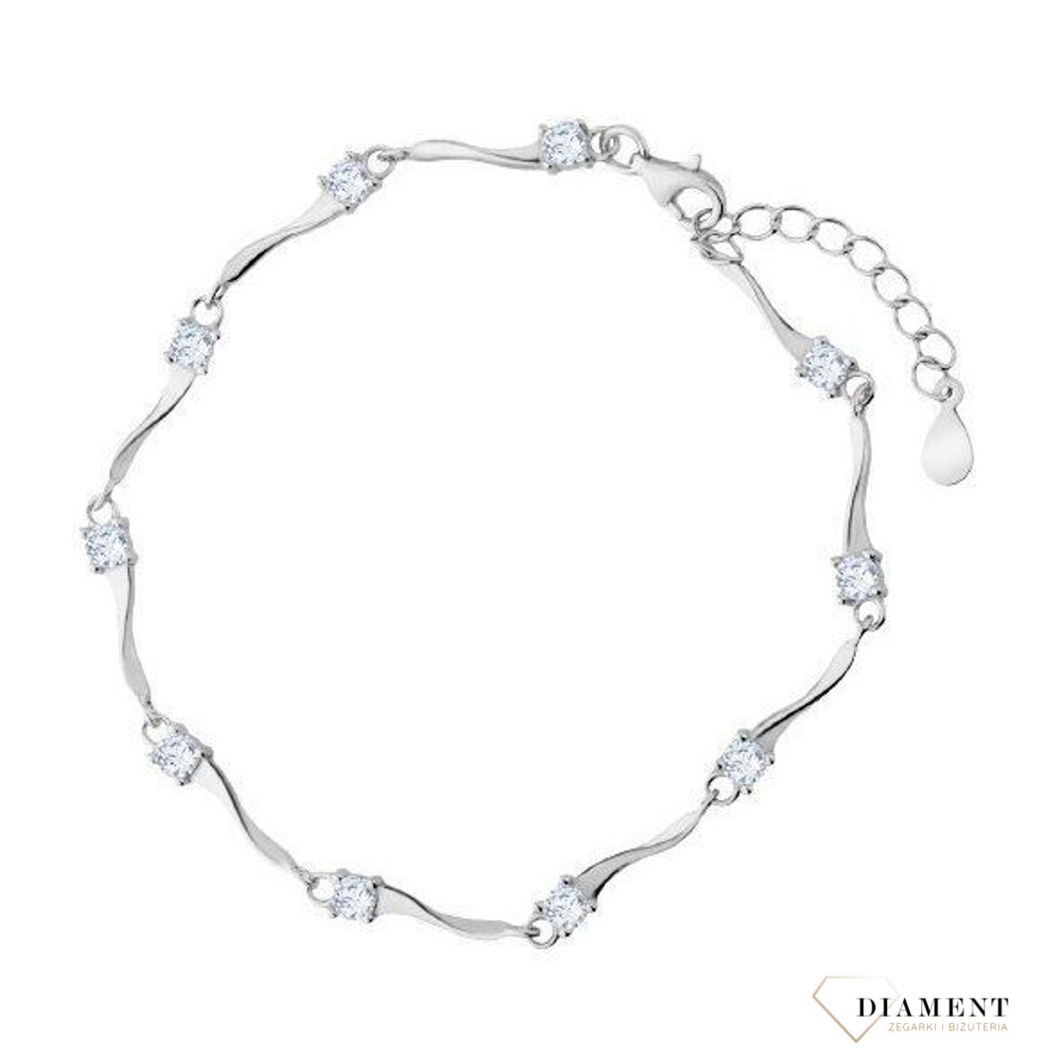 Srebrna bransoletka z ogniwami o nieregularnym kształcie z uroczymi białymi cyrkoniami..jpg